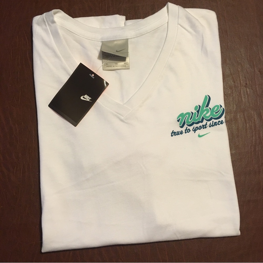 Vtg Y2K Nike Tee V-neck Spellout White T-Shirt NWT XL